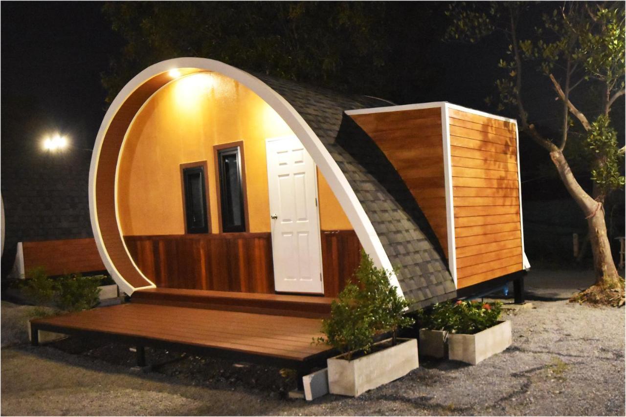 Tiny Hut Resort Bangkok Buitenkant foto
